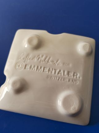 Piattino in ceramica a forma di formaggio