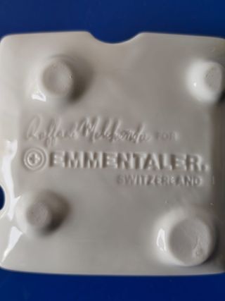 Piattino in ceramica a forma di formaggio