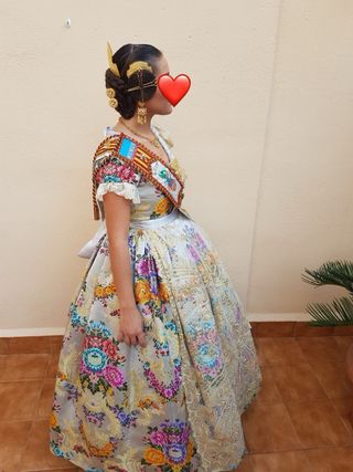 Traje de fallera completo VIVES Y MARÍ blanco