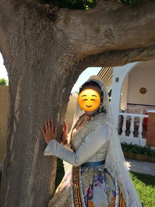 Traje de fallera completo VIVES Y MARÍ blanco