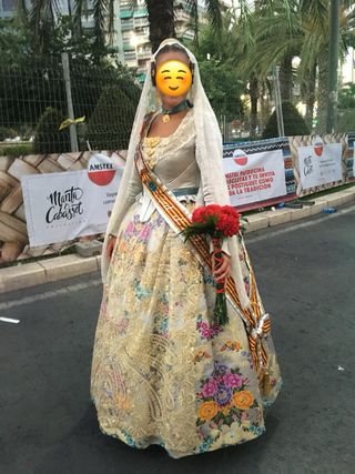 Traje de fallera completo VIVES Y MARÍ blanco