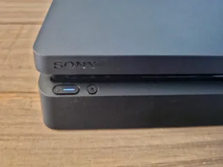 PS4 Slim 1TB + 2 mandos + caja – Muy buen estado