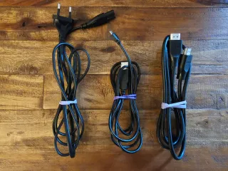 PS4 Slim 1TB + 2 mandos + caja – Muy buen estado