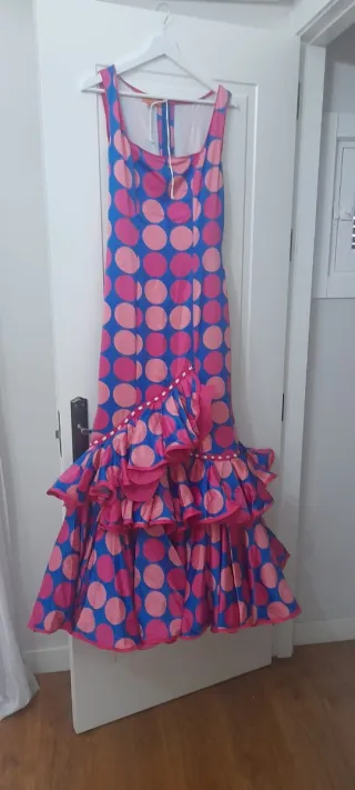 Traje de flamenca lunares azul y rosa