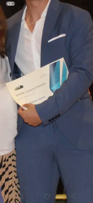 Traje chico joven graduación color azul de zara