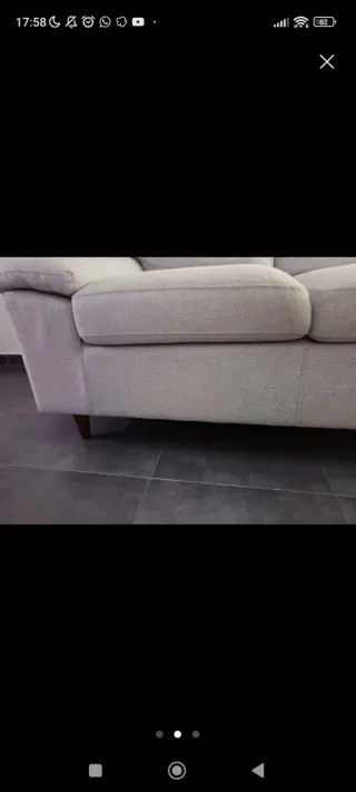 Sofá de 3 plazas en color gris, moderno y muy cómo