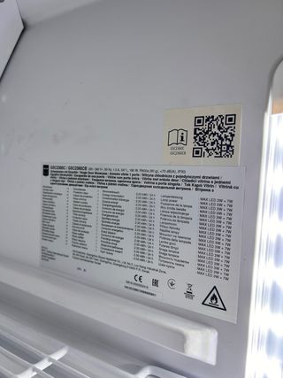 Nevera vertical blanca puerta cristal