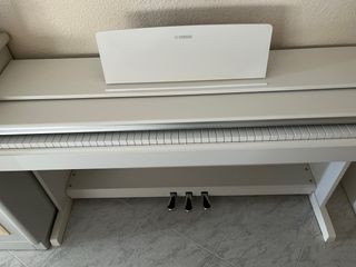 Piano Yamaha Arius YDP-143 Bianco