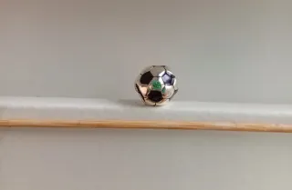 Charm Pelota de Fútbol Plata y Negro