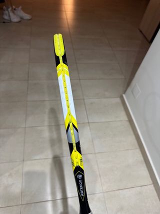 3 raquetas de tenis con funda y pelotas
