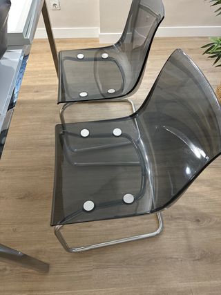 2 Sillas transparentes y metálicas Ikea