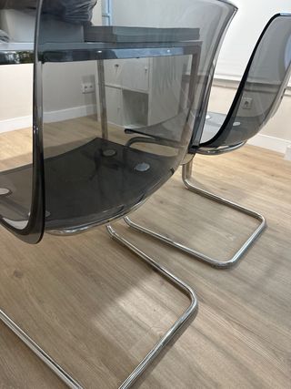2 Sillas transparentes y metálicas Ikea