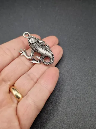 Lotto ciondoli misti metallo e resina