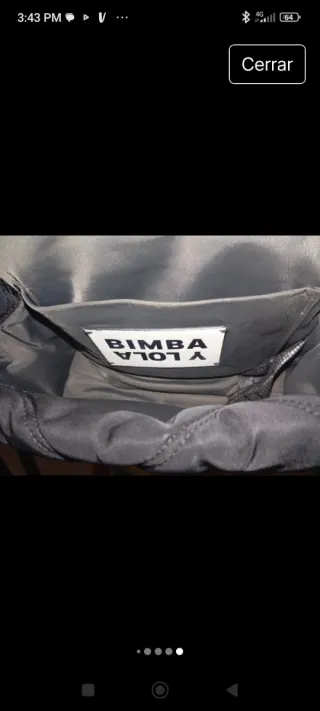 Bolso negro con cadena dorada