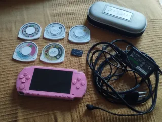 PSP Sony Rosa + 5 UMDs + Caricatore