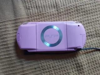 PSP Sony Rosa + 5 UMDs + Caricatore