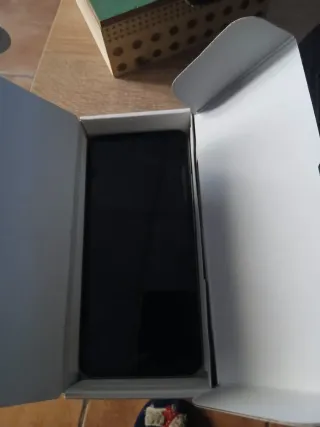 Movil casi nuev tuene 6 meses