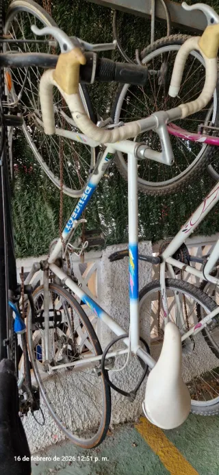 Bicicleta de carreras Peugeot antigua