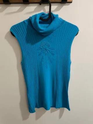 Jersey cuello alto sin mangas azul