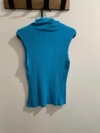 Jersey cuello alto sin mangas azul