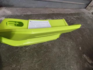 Slittino da neve verde