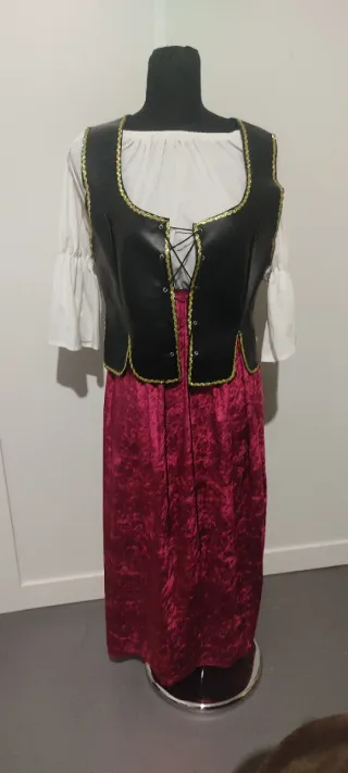 Disfraz de romano y romana o tabernera