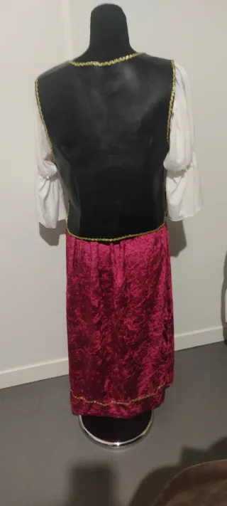 Disfraz de romano y romana o tabernera