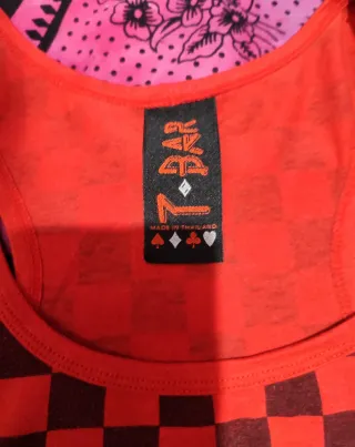 Camiseta cuadros rojos y negros