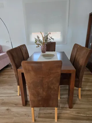 Salón comedor de madera de cerezo