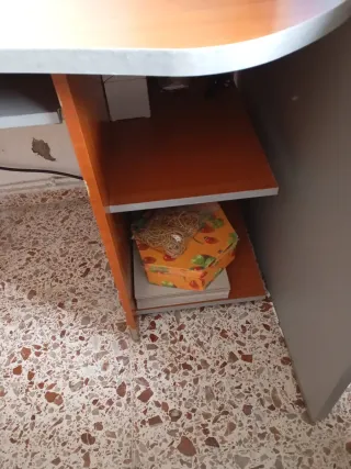 Mesa de ordenador de madera