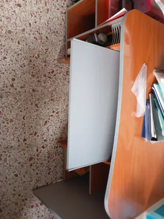 Mesa de ordenador de madera