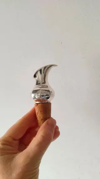Decantador dispensador vino antiguo plata tapón