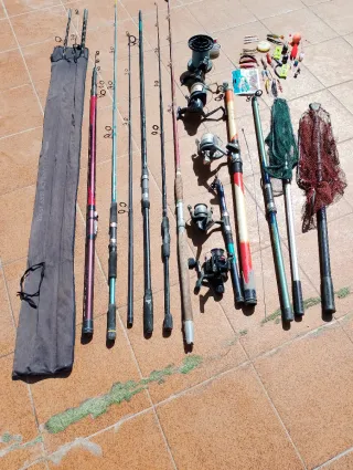 Cañas y material de pesca lote entero 75 euros