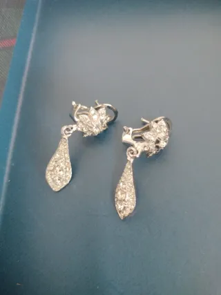 Pendientes bisutería con pedrería