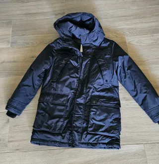 Cazadora acolchada confeccionada en tejido técnico