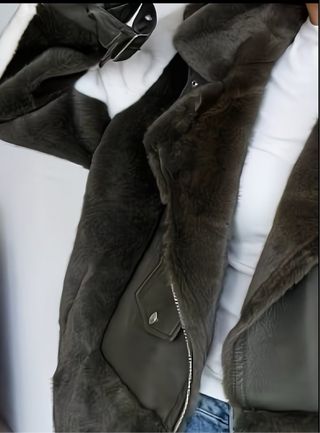 Abrigo cuero sintético y pelito