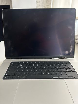 Macbook pro 2024 con pantalla rota