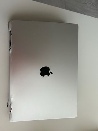 Macbook pro 2024 con pantalla rota