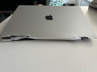 Macbook pro 2024 con pantalla rota
