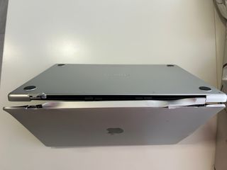 Macbook pro 2024 con pantalla rota