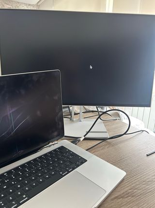 Macbook pro 2024 con pantalla rota