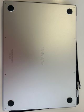 Macbook pro 2024 con pantalla rota