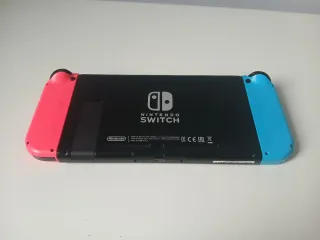 Nintendo Switch con controller e accessori