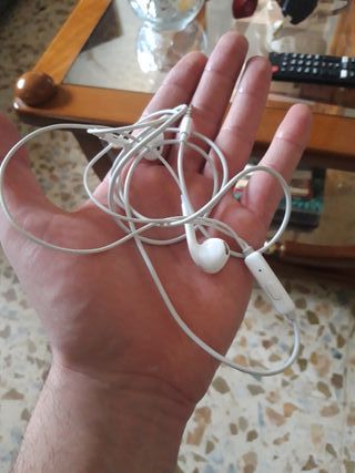 Auriculares blancos