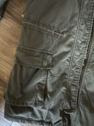 Parka verde militar forrada de pelo interior