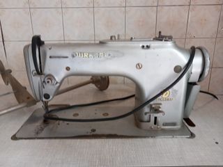macchina da cucire industriale Durkopp con banco