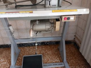 macchina da cucire industriale Durkopp con banco