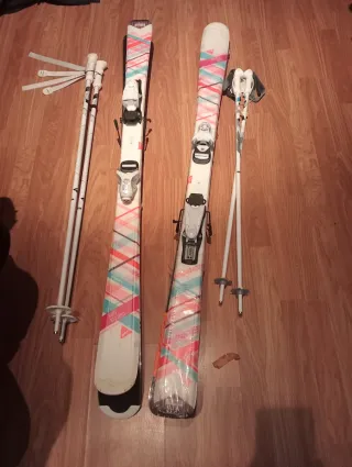Dos pares de esquis nuevos a estrenar