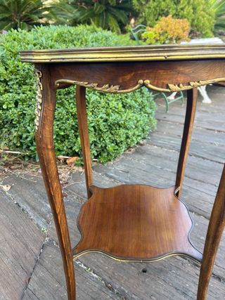 Mesita auxiliar de madera y metal