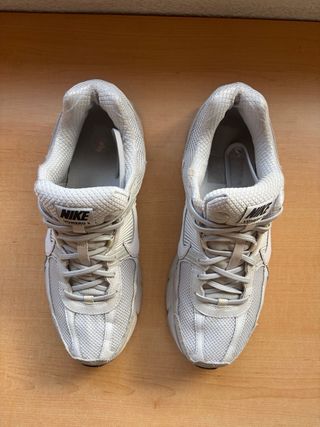 Zapatillas nike vomero 5 en color beige